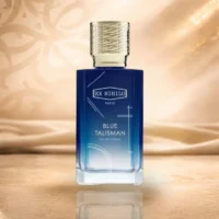 عطر بلو تاليسمان المستوحى من شيخ العطور، يجسد الانتعاش الأزرق والفخامة العصرية.